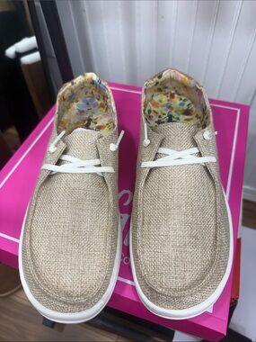 Corkys Women’s 9 Beige Linen-Style Slip-On Sneakers with Floral Lining